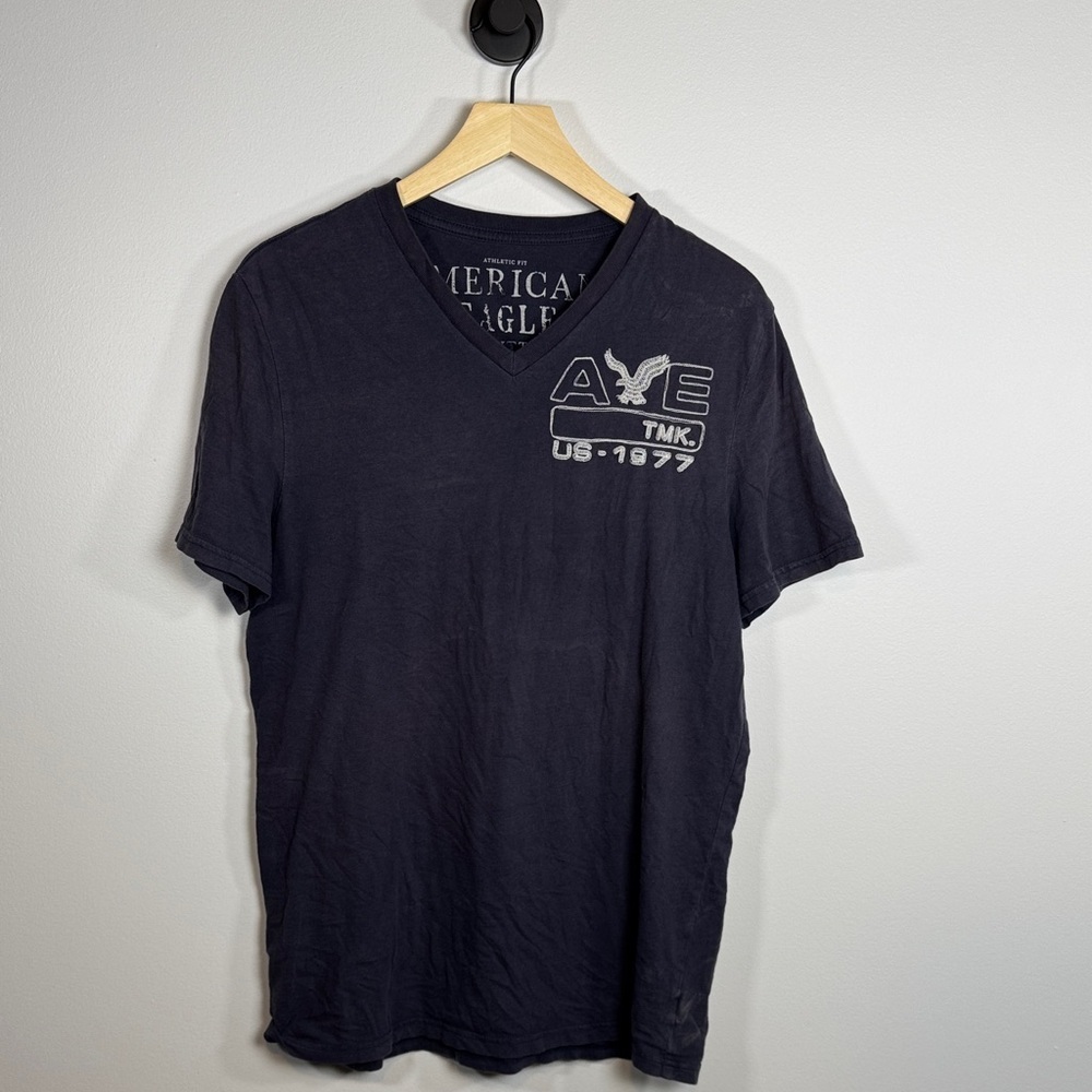 Y2K American Eagle Outfitters Men's Large Faded Navy V-Neck Graphic Tee